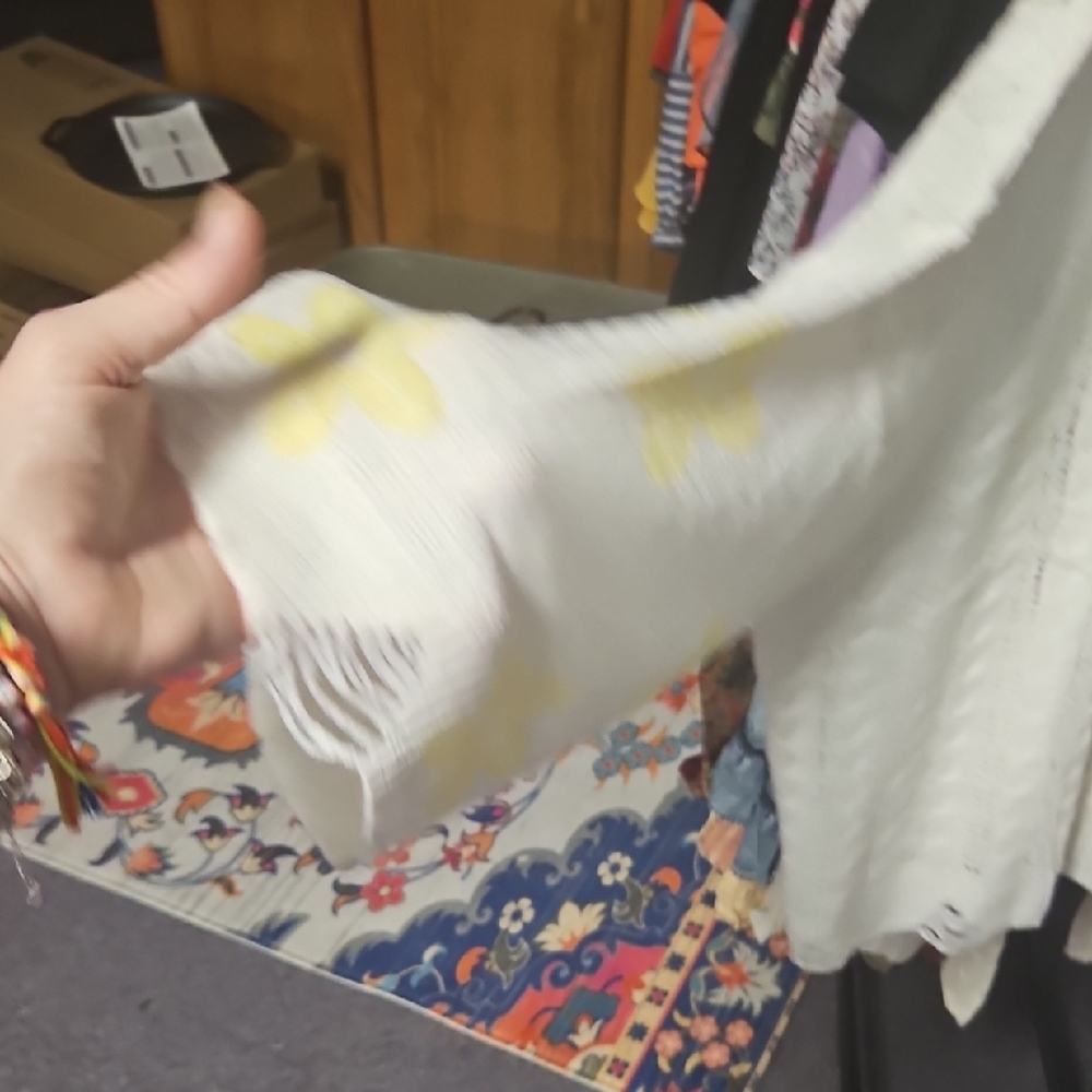 POL Women's Cream and Yellow Floral Sweater - Picture 2 of 8